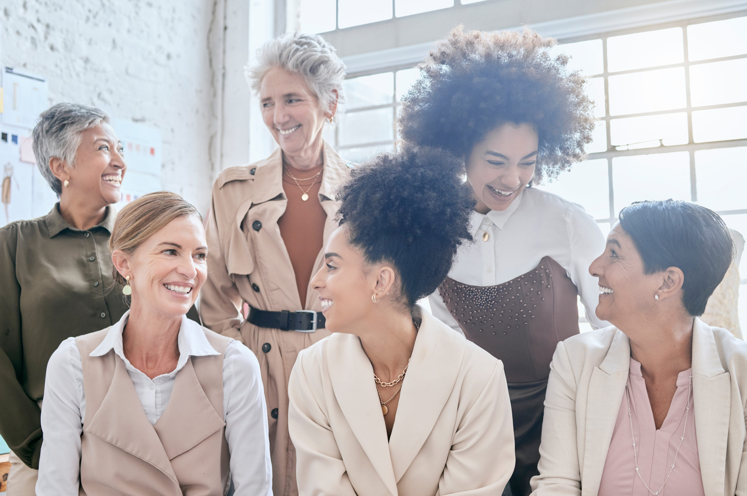 Eine Gruppe von Frauen Gendern im Business-Kontext